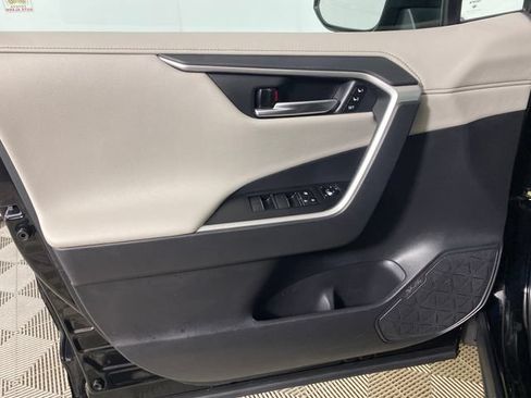 Certified 2020 Toyota RAV4 Limited w/ Limited Grade Weather Package AWD/4WD image 20
