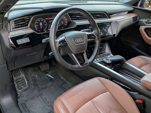 Used 2022 Audi e-tron Premium w/ Interior Protection Package image 15