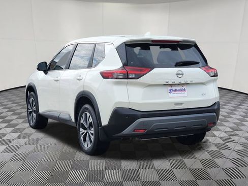 Used 2023 Nissan Rogue SV image 3