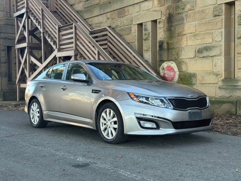 Used 2015 Kia Optima EX image 2