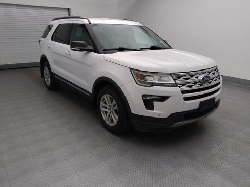 Used 2019 Ford Explorer XLT w/ Equipment Group 202A AWD/4WD image 13