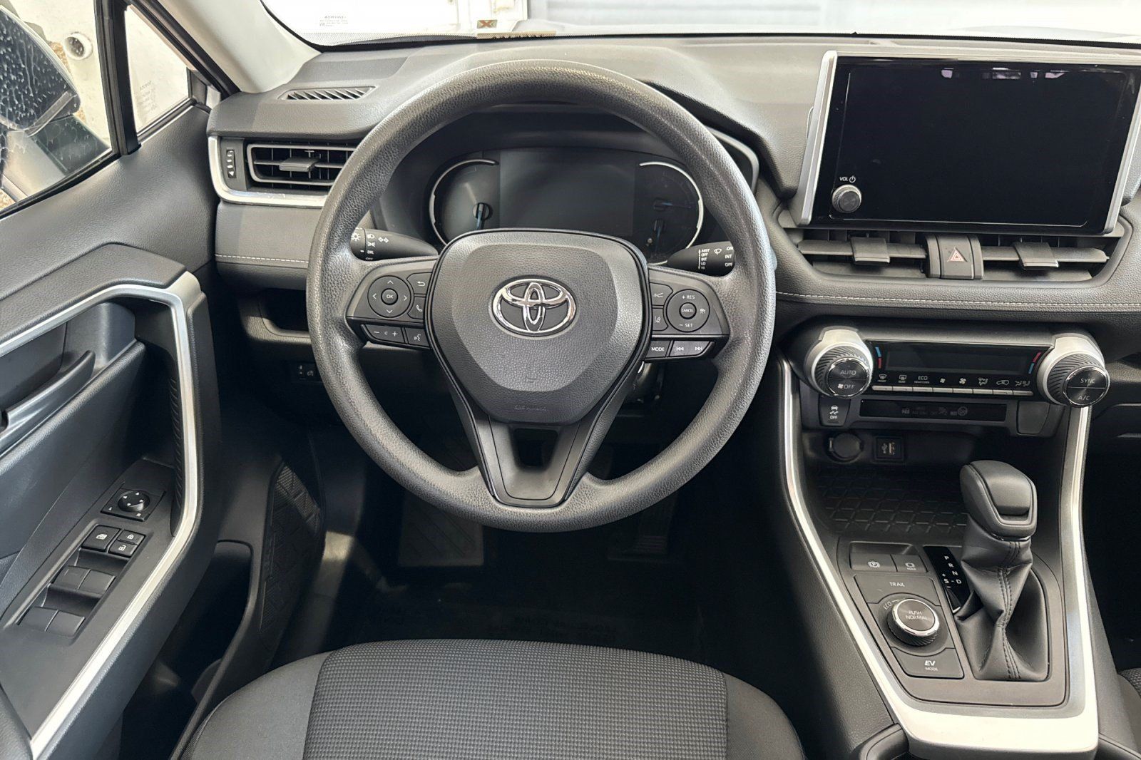 Used 2024 Toyota RAV4 LE AWD/4WD image 18