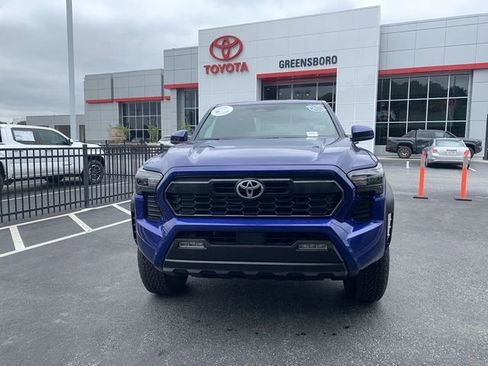 Certified 2025 Toyota Tacoma TRD Off-Road AWD/4WD image 3