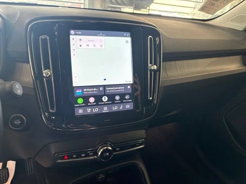 Used 2025 Volvo XC40 B5 Plus AWD/4WD image 31
