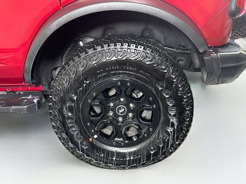 Used 2025 Ford Bronco Badlands image 11