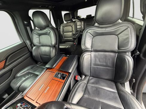 Used 2018 Lincoln Navigator Reserve w/ Technology Package AWD/4WD image 13