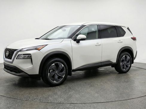Used 2025 Nissan Rogue SV AWD/4WD image 3