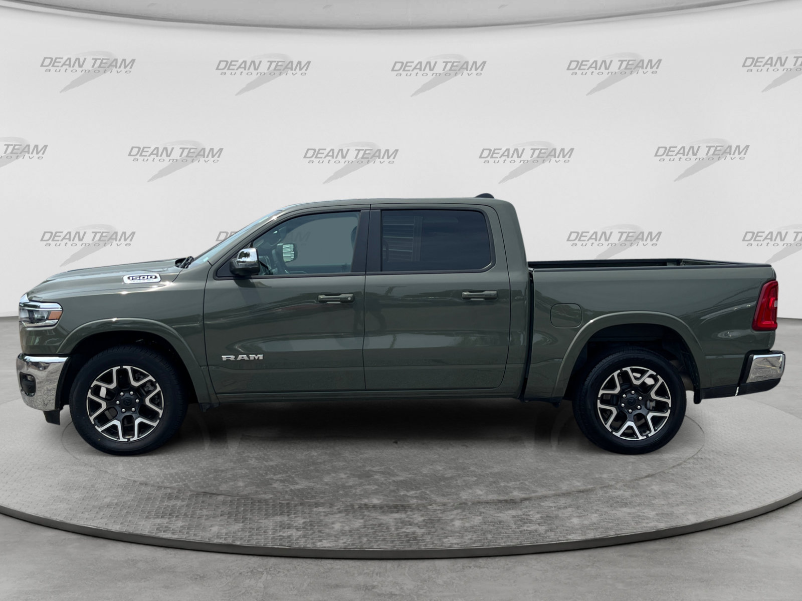 Used 2026 RAM 1500 Laramie AWD/4WD image 4