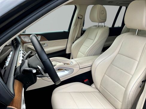 Used 2023 Mercedes-Benz GLS 450 4MATIC image 21