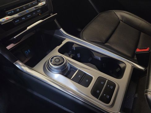 Used 2020 Ford Explorer XLT w/ Equipment Group 202A image 26