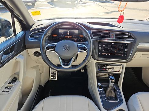 Certified 2023 Volkswagen Tiguan SE R-Line image 8