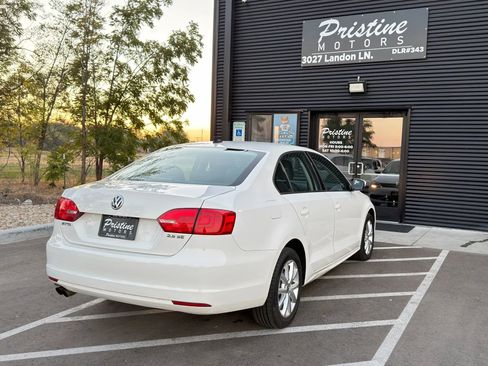 Used 2011 Volkswagen Jetta SE image 4
