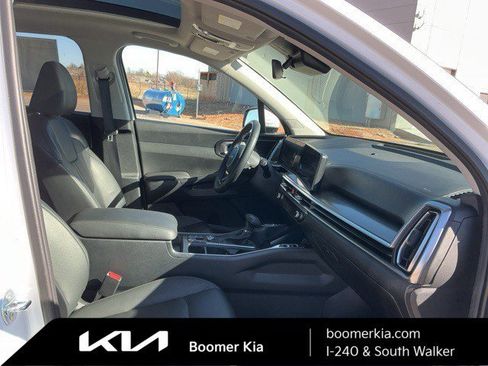 Certified 2025 Kia Sorento S w/ Panoramic Sunroof Package image 11