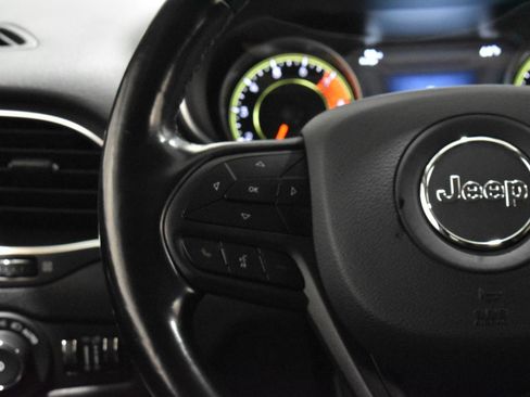 Used 2020 Jeep Cherokee Trailhawk w/ Comfort & Convenience Group image 8