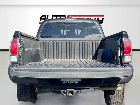 Used 2020 Toyota Tacoma TRD Off-Road w/ Technology Package image 23