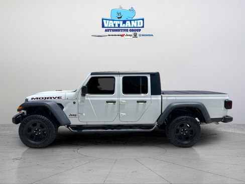Used 2023 Jeep Gladiator Mojave AWD/4WD image 2
