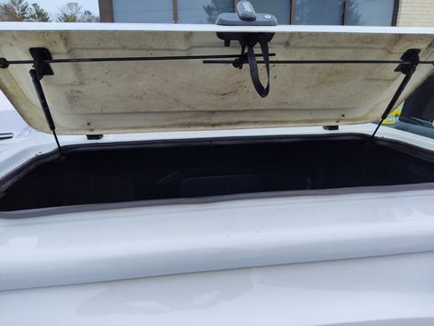 Used 2018 Toyota Tacoma SR image 16