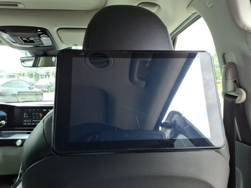 Used 2022 Kia Carnival SX Prestige FWD image 18