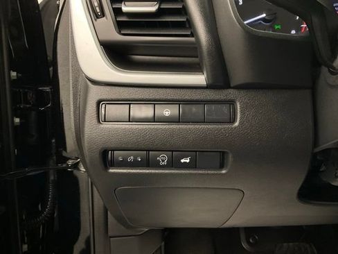 Used 2025 Nissan Rogue SV FWD image 14
