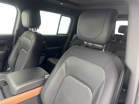 Used 2023 Land Rover Defender 130 X-Dynamic SE image 27