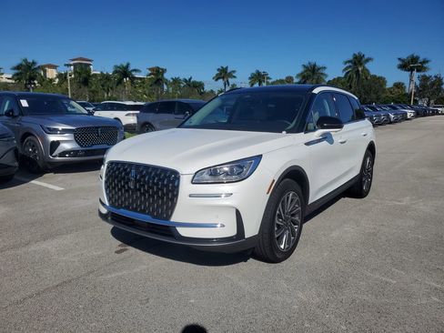 New 2026 Lincoln Corsair Reserve FWD image 2
