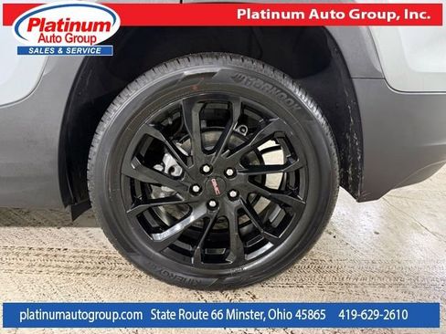 Used 2024 GMC Terrain SLE w/ Driver Convenience Package image 50