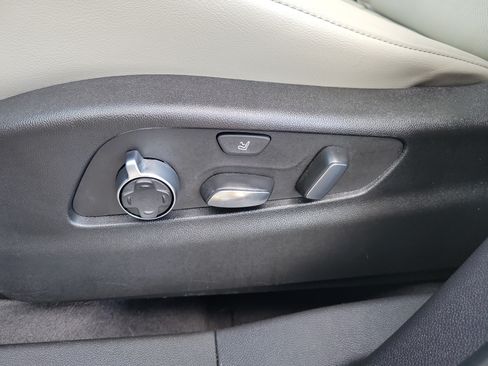 Used 2023 Cadillac XT4 Premium Luxury FWD image 18