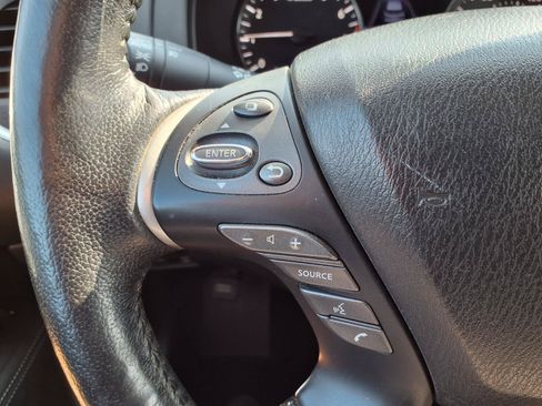 Used 2019 Nissan Pathfinder SL AWD/4WD image 14