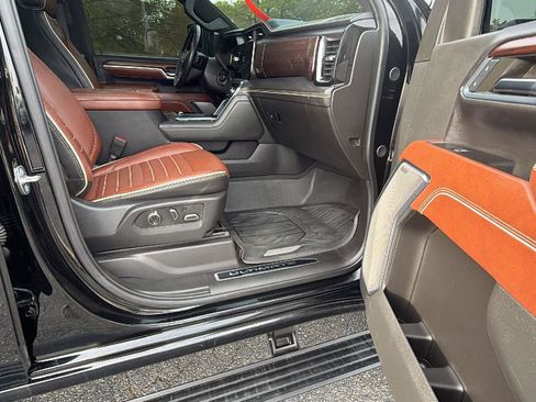 Used 2024 GMC Sierra 3500 Denali Ultimate AWD/4WD image 17