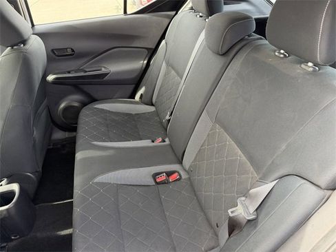 Used 2020 Nissan Kicks S image 11