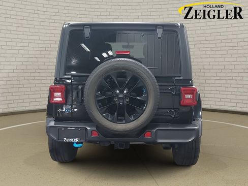 Used 2022 Jeep Wrangler Unlimited Sahara w/ Cold Weather Group image 6