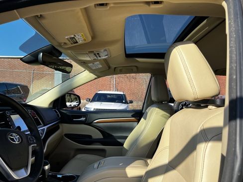 Used 2018 Toyota Highlander Limited image 12