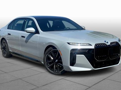 New 2026 BMW 750e xDrive w/ Executive Package image 2