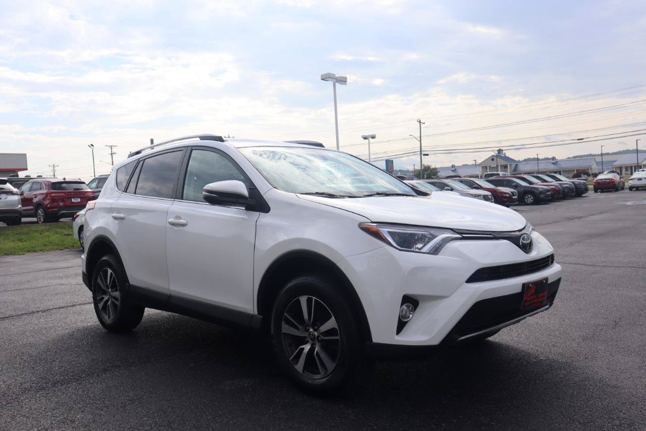 Used 2017 Toyota RAV4 XLE AWD/4WD image 7
