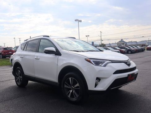 Used 2017 Toyota RAV4 XLE AWD/4WD image 7