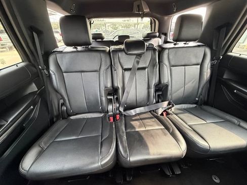Used 2018 Ford Expedition XLT w/ Equipment Group 202A RWD image 5