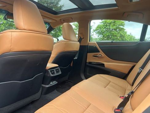 Used 2022 Lexus ES 350 Ultra Luxury w/ Accessory Package 2 FWD image 15