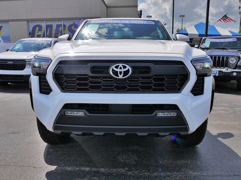Used 2025 Toyota Tacoma TRD Off-Road AWD/4WD image 2