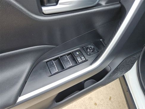 Used 2025 Toyota RAV4 XLE image 15