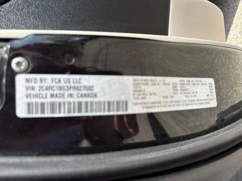Certified 2023 Chrysler Pacifica Touring-L FWD image 37