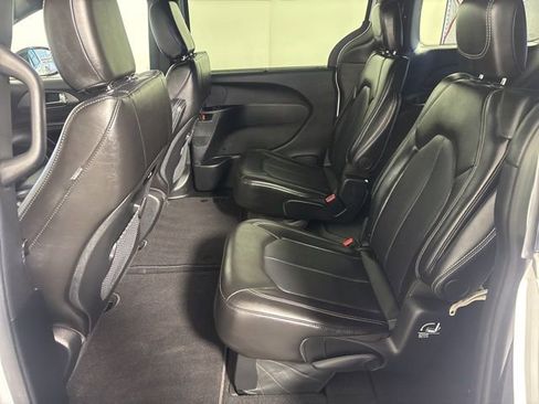 Used 2025 Chrysler Pacifica Select FWD image 24
