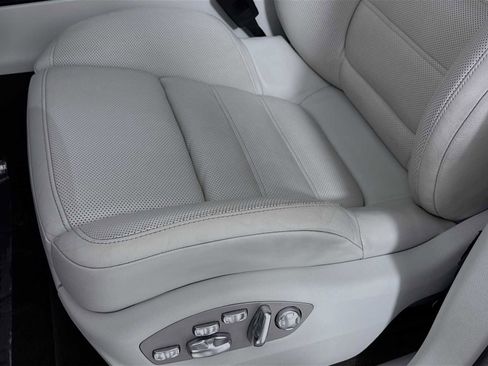 Used 2018 Porsche Macan Turbo image 13