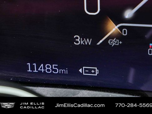 Certified 2025 Cadillac Escalade IQ Luxury 2 w/ LPO, Premium Carpet Package AWD/4WD image 11