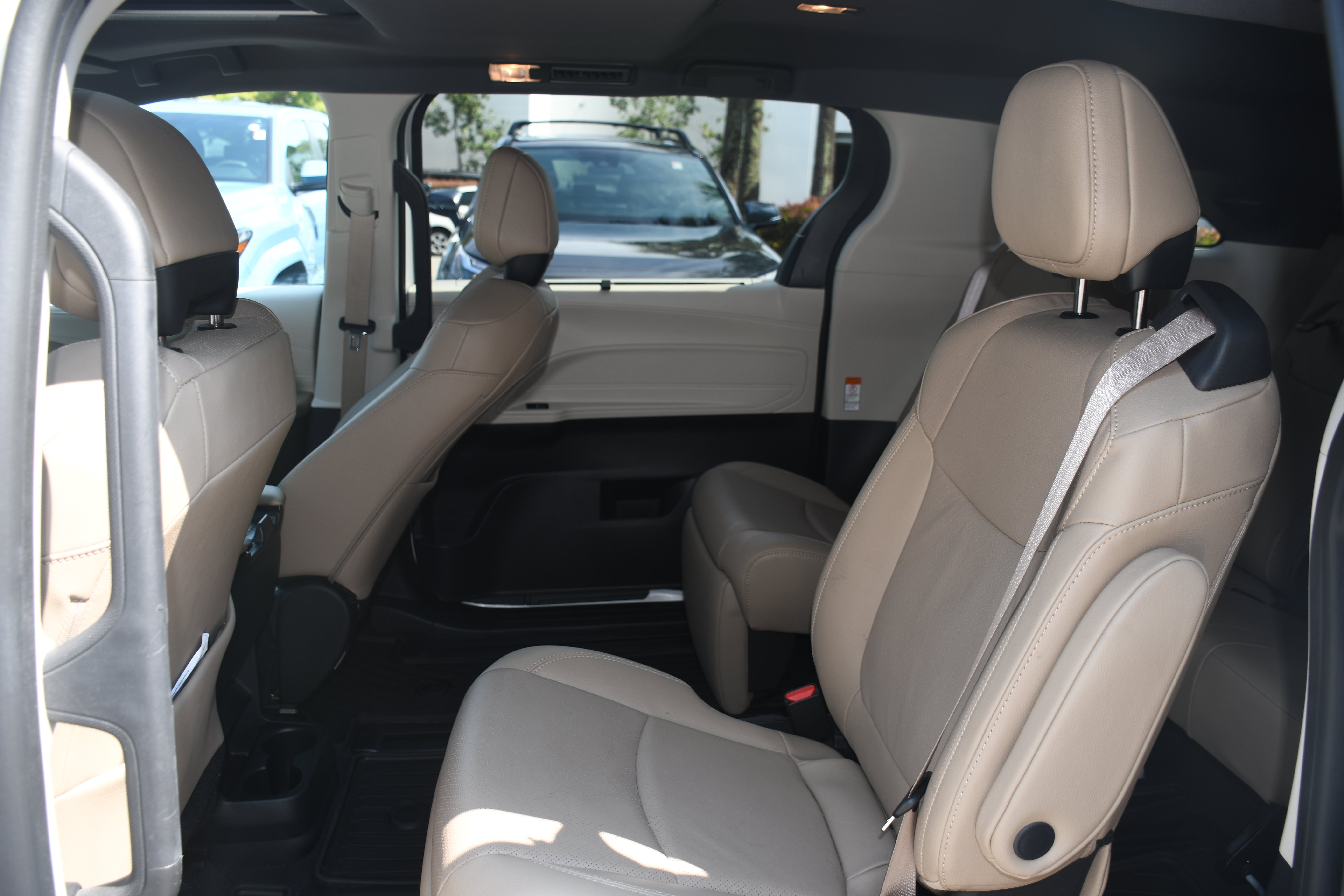 Certified 2024 Toyota Sienna Limited FWD image 17