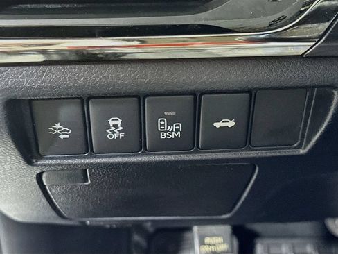 Used 2017 Toyota Avalon Touring FWD image 24