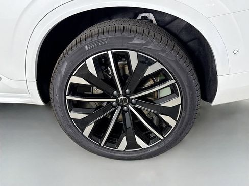 New 2026 Volvo XC90 T8 Plus w/ Protection Package Premier image 32