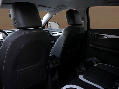 Used 2025 Buick Envision Sport Touring image 27