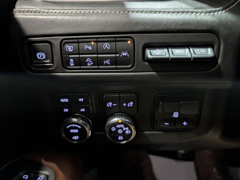 Used 2023 GMC Yukon XL Denali Ultimate image 26