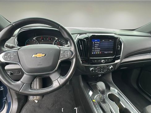 Used 2022 Chevrolet Traverse LT image 9