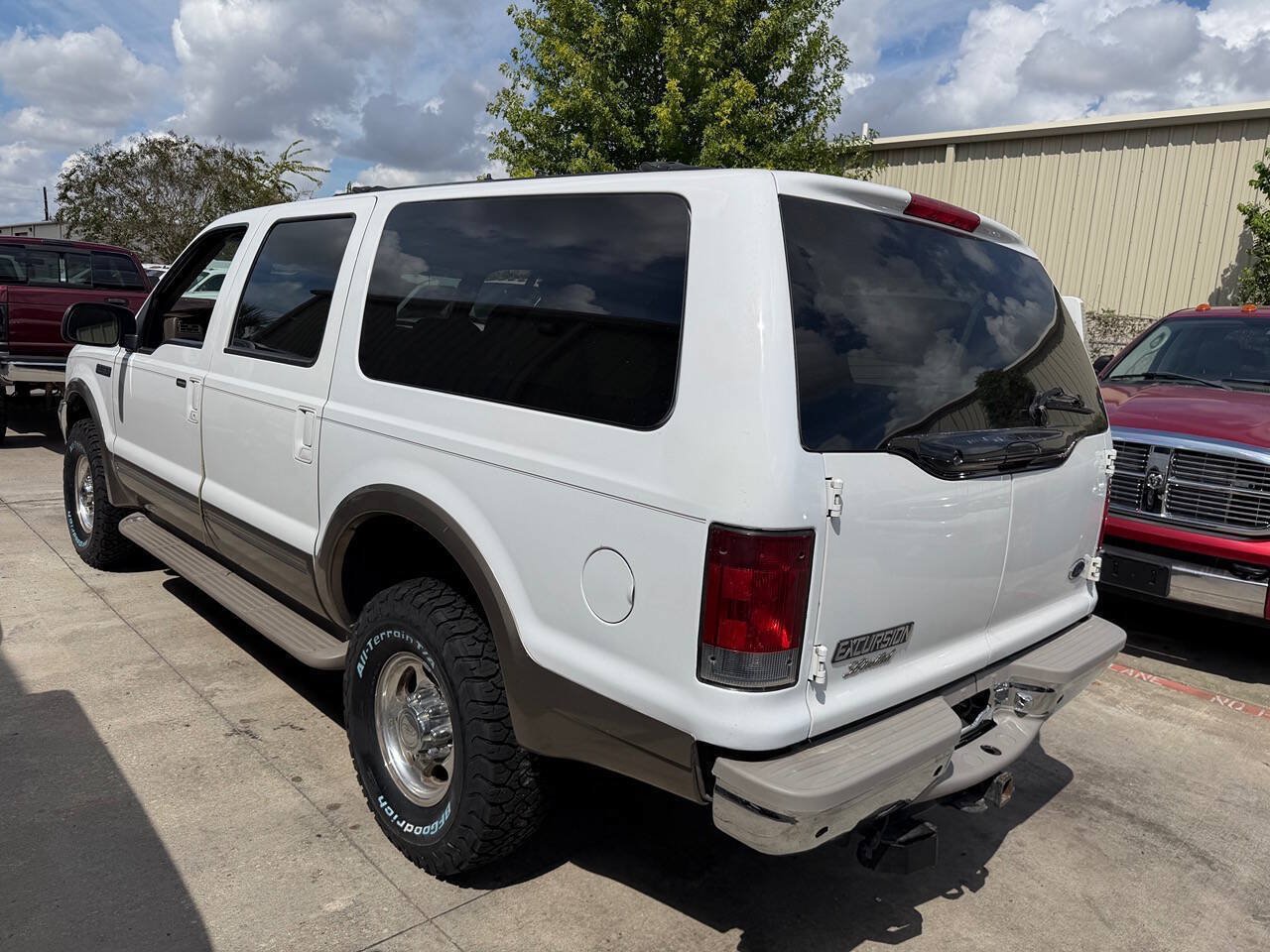 Used 2000 Ford Excursion Limited AWD/4WD image 2